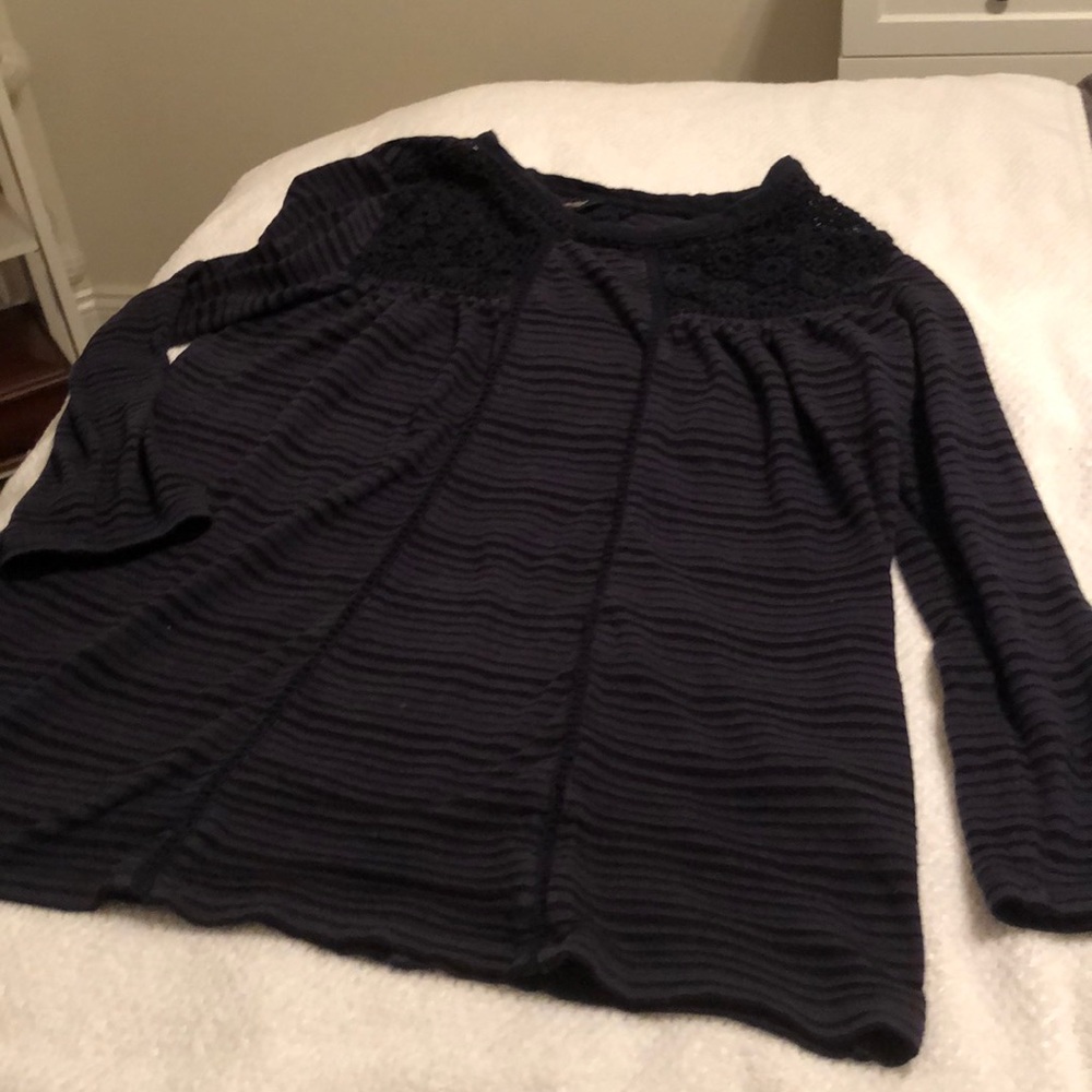 Lucky Brand mid-length sleeve top w/ embroidering
